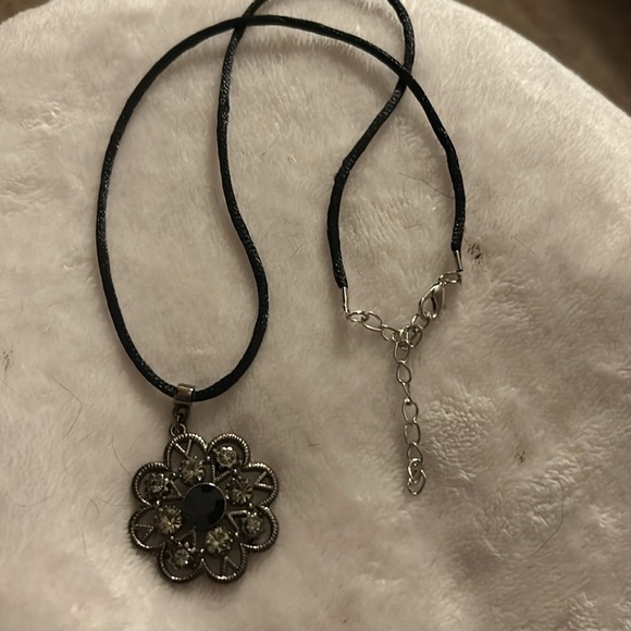 Silver beaded medallion necklace - Picture 1 of 10